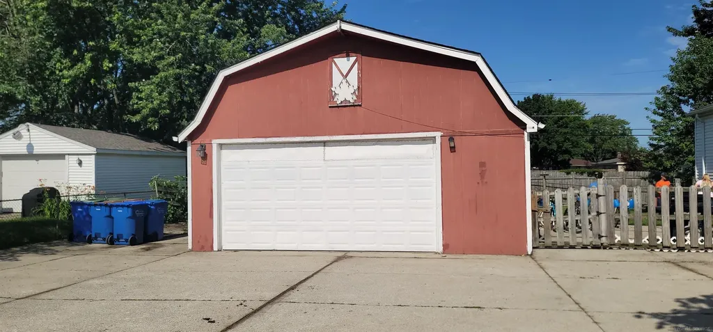 32045 Schoenherr Road Warren City MI 48088