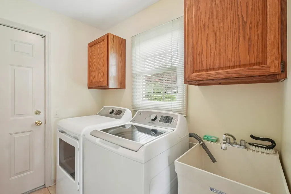 1678 Hillcrest Drive Rochester Hills City MI 48306