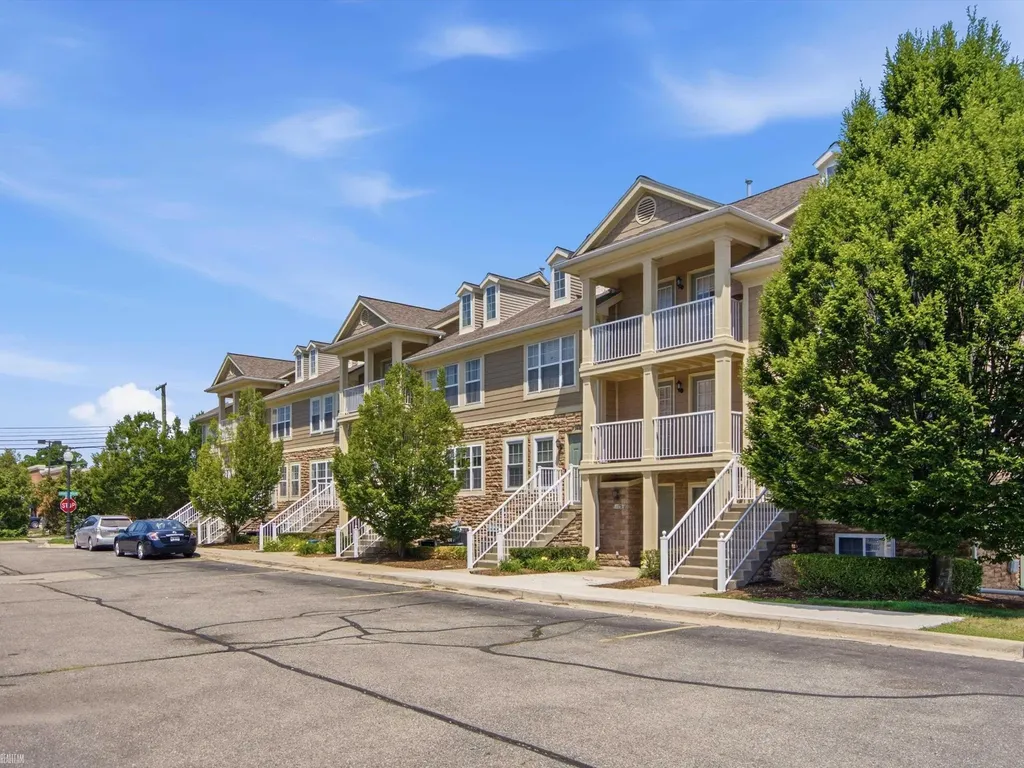 157 Evergreen Trail Lake Orion Village MI 48362