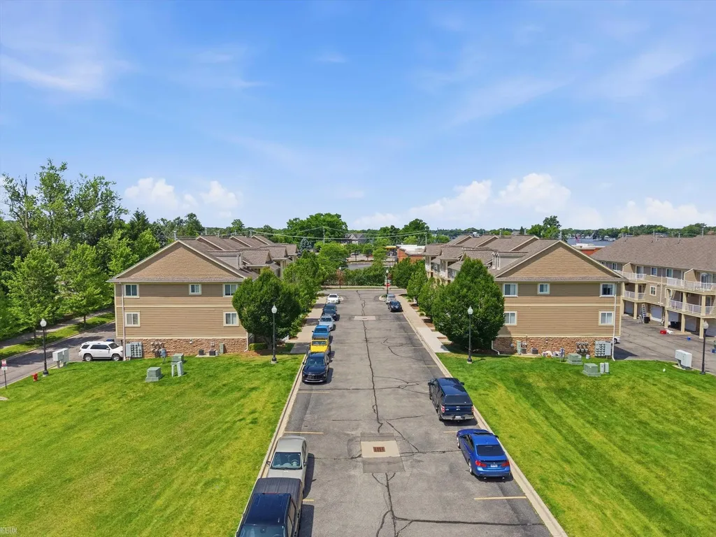 157 Evergreen Trail Lake Orion Village MI 48362