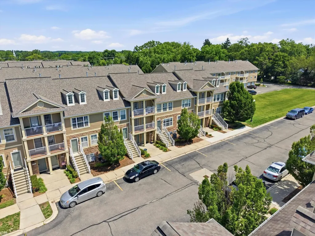 157 Evergreen Trail Lake Orion Village MI 48362