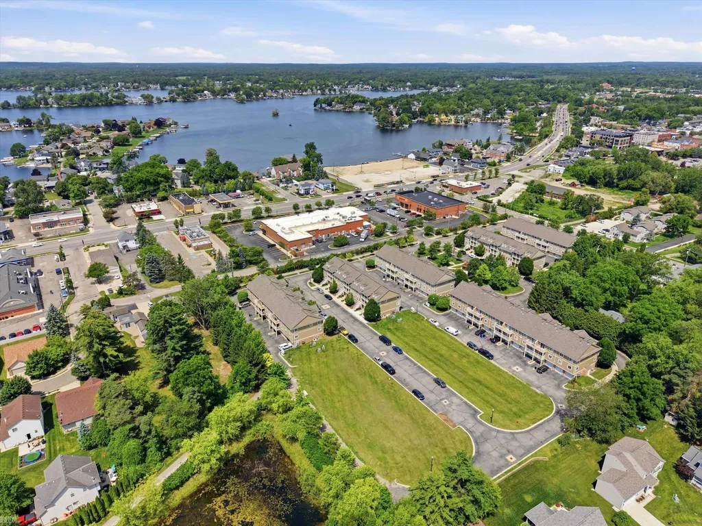 157 Evergreen Trail Lake Orion Village MI 48362
