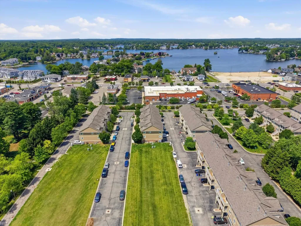 157 Evergreen Trail Lake Orion Village MI 48362
