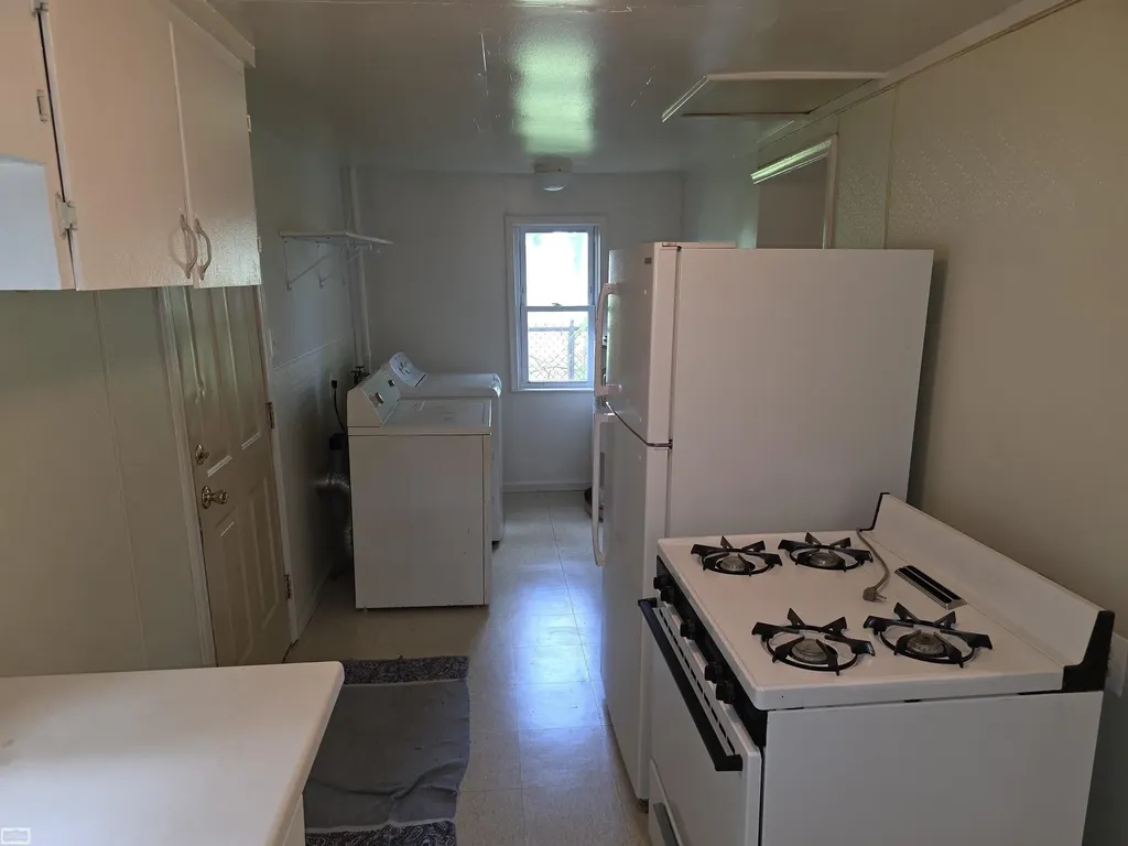 18958 Melvin Street Roseville City MI 48066