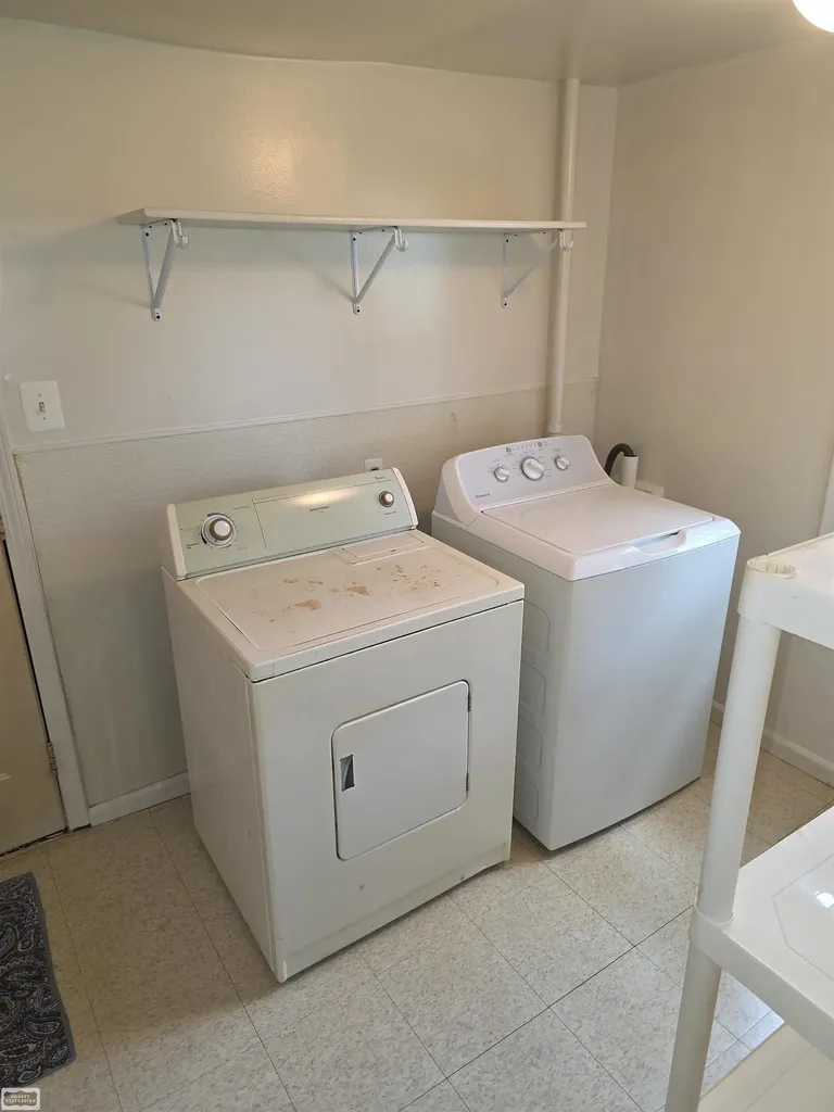 18958 Melvin Street Roseville City MI 48066
