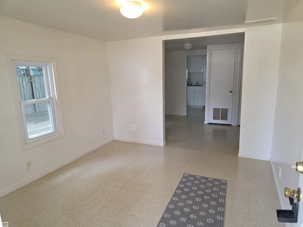 18958 Melvin Street Roseville City MI 48066
