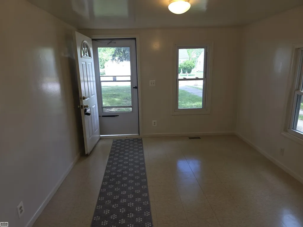 18958 Melvin Street Roseville City MI 48066