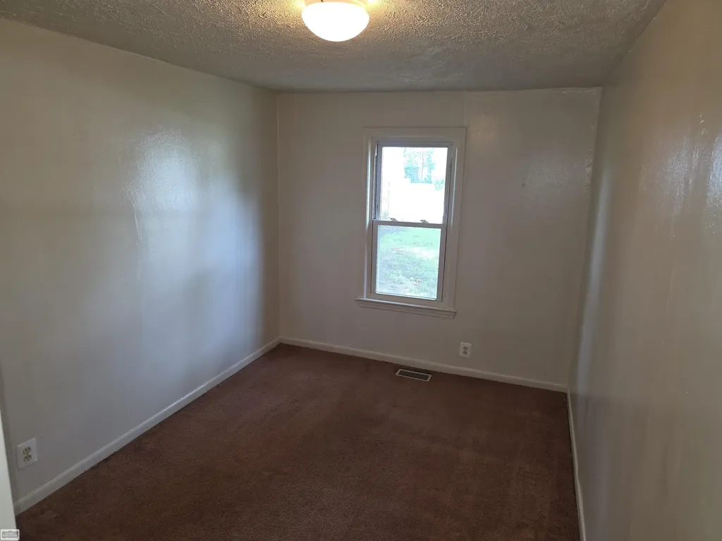 18958 Melvin Street Roseville City MI 48066