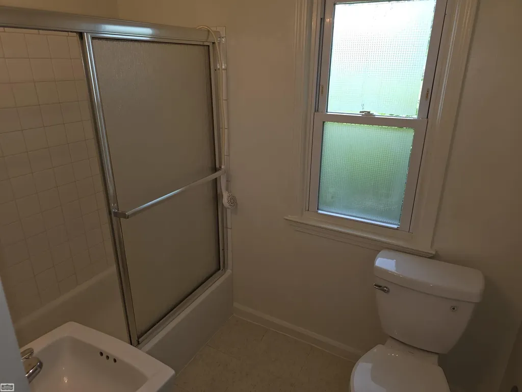 18958 Melvin Street Roseville City MI 48066