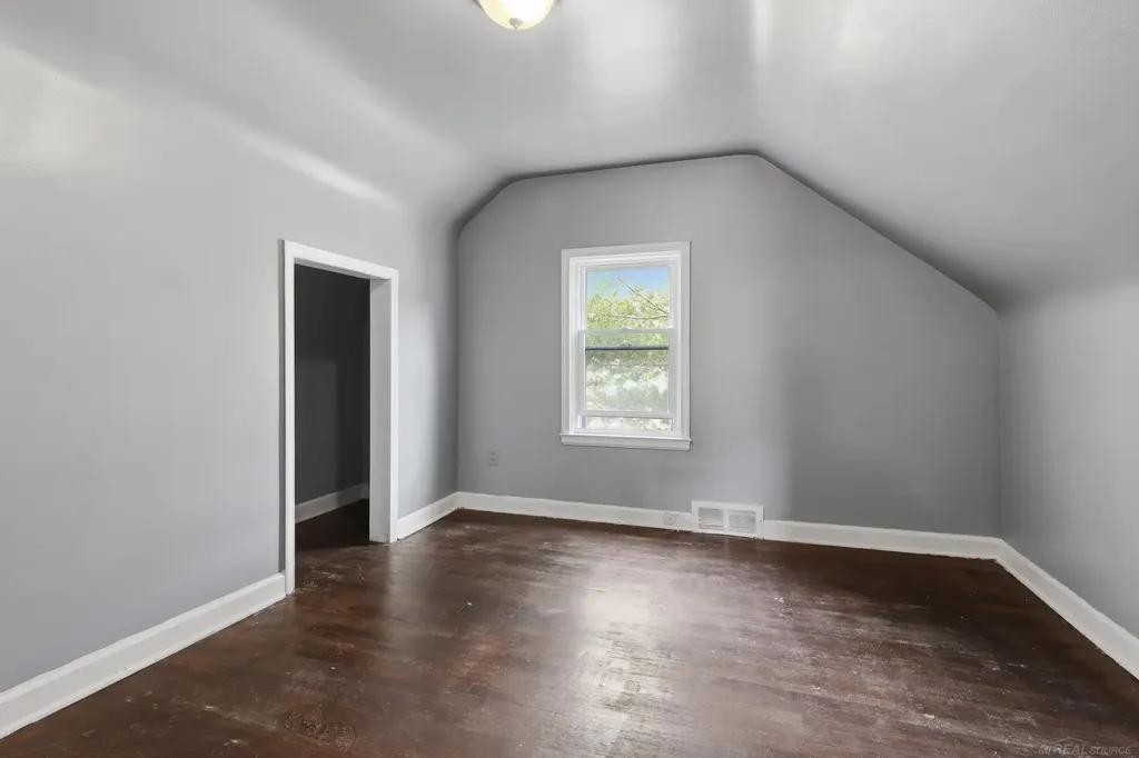 18545 Huntington Avenue Harper Woods City MI 48225