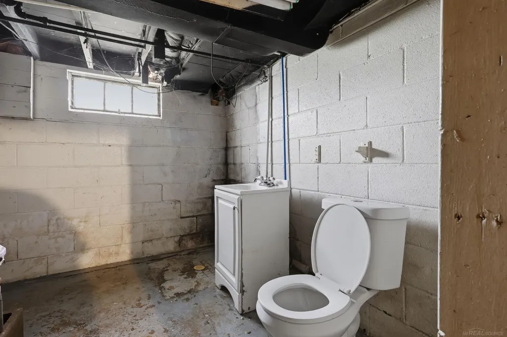 18545 Huntington Avenue Harper Woods City MI 48225
