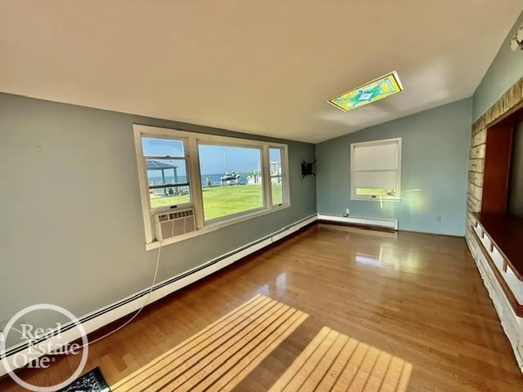 8473 Dixie Highway Ira Township MI 48023