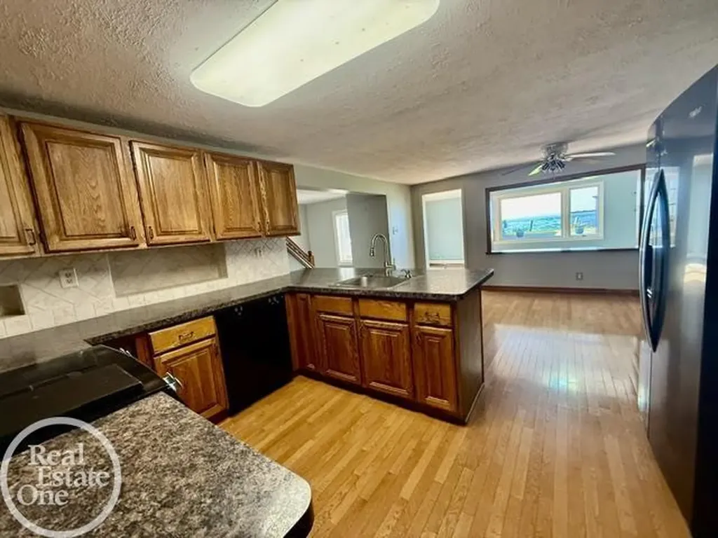 8473 Dixie Highway Ira Township MI 48023