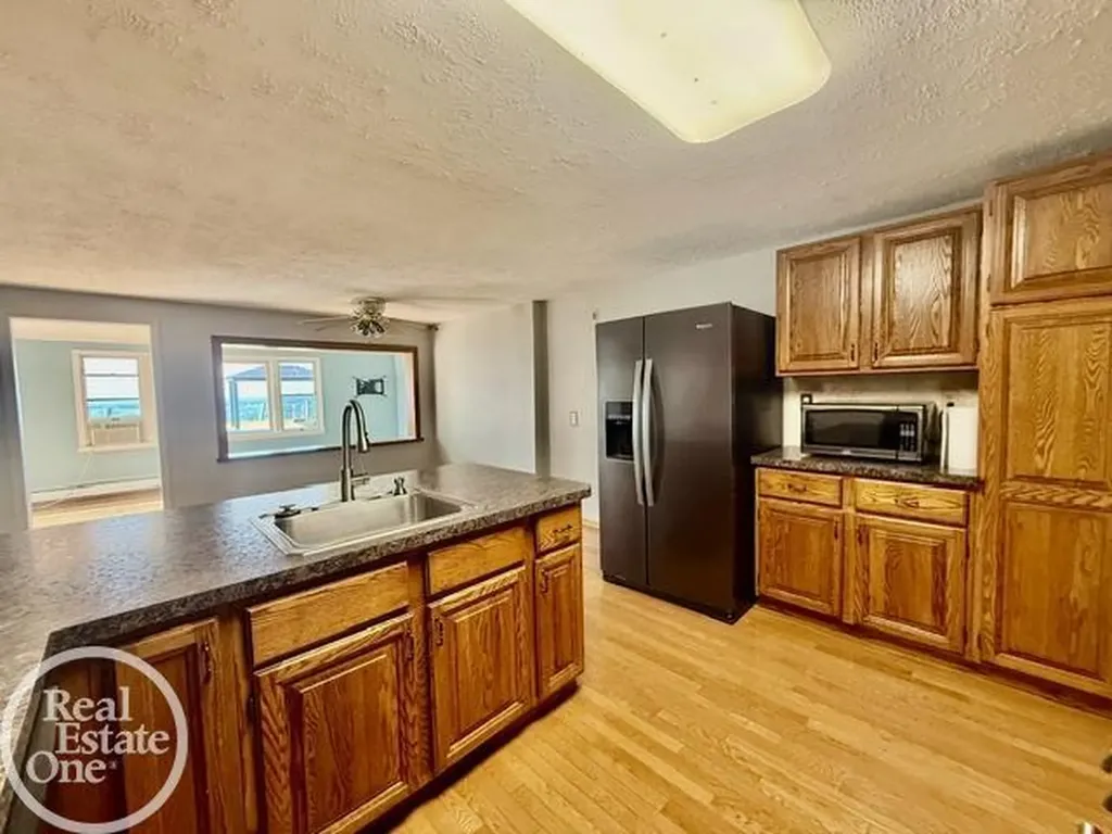 8473 Dixie Highway Ira Township MI 48023