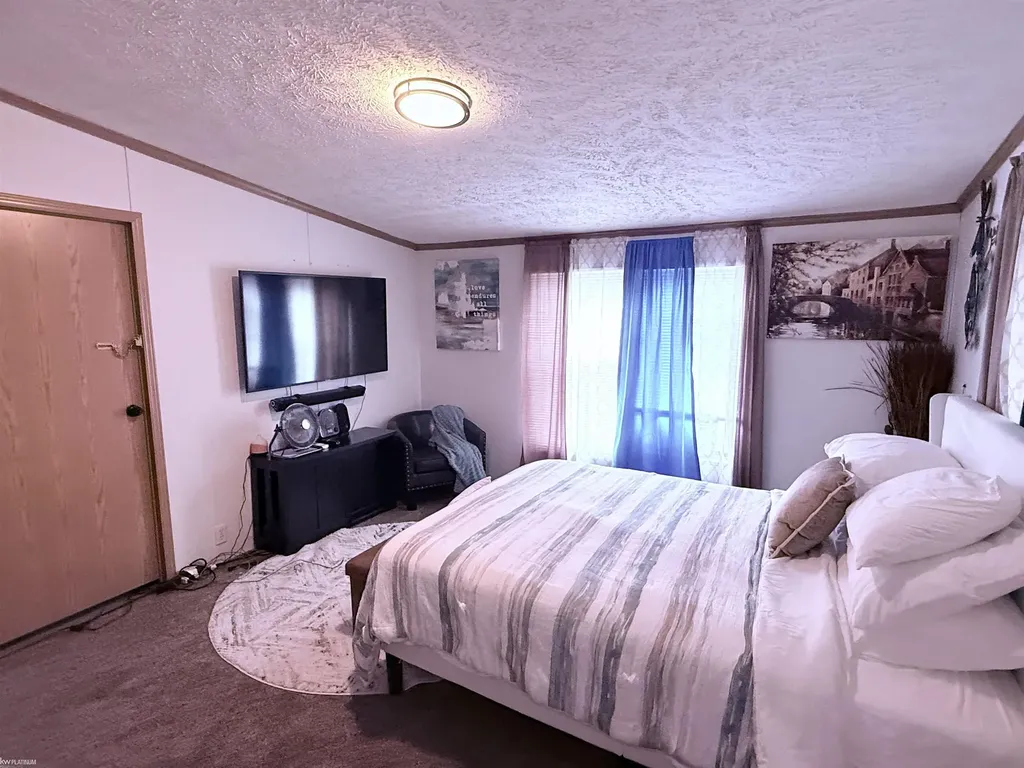43864 Eureka Road Clinton Charter Township MI 48036