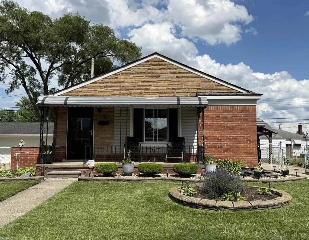 28460 Hollywood Street Roseville City MI 48066