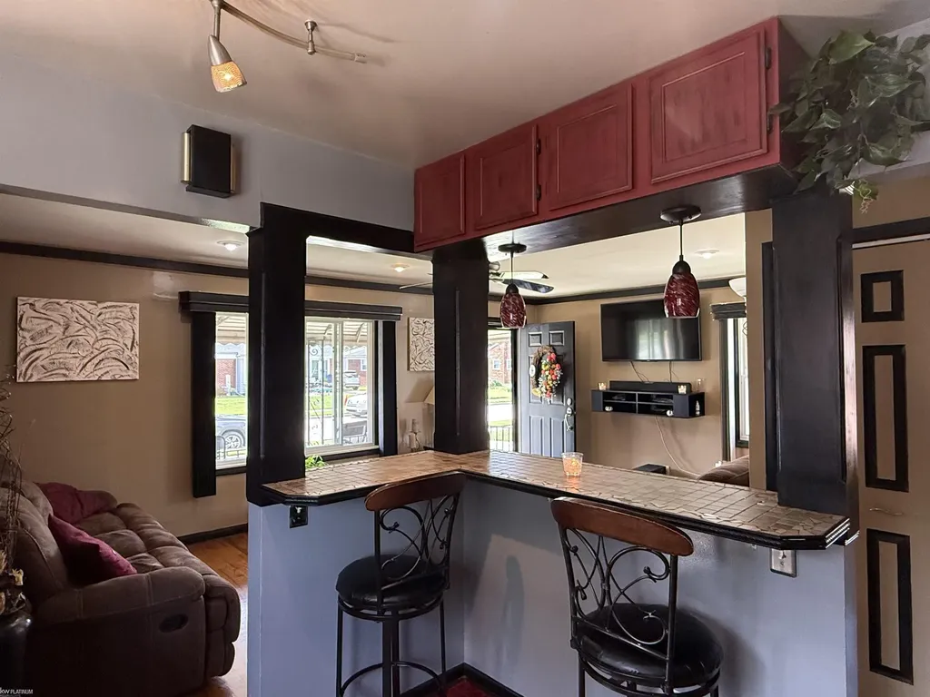 28460 Hollywood Street Roseville City MI 48066