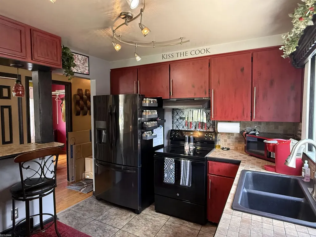 28460 Hollywood Street Roseville City MI 48066