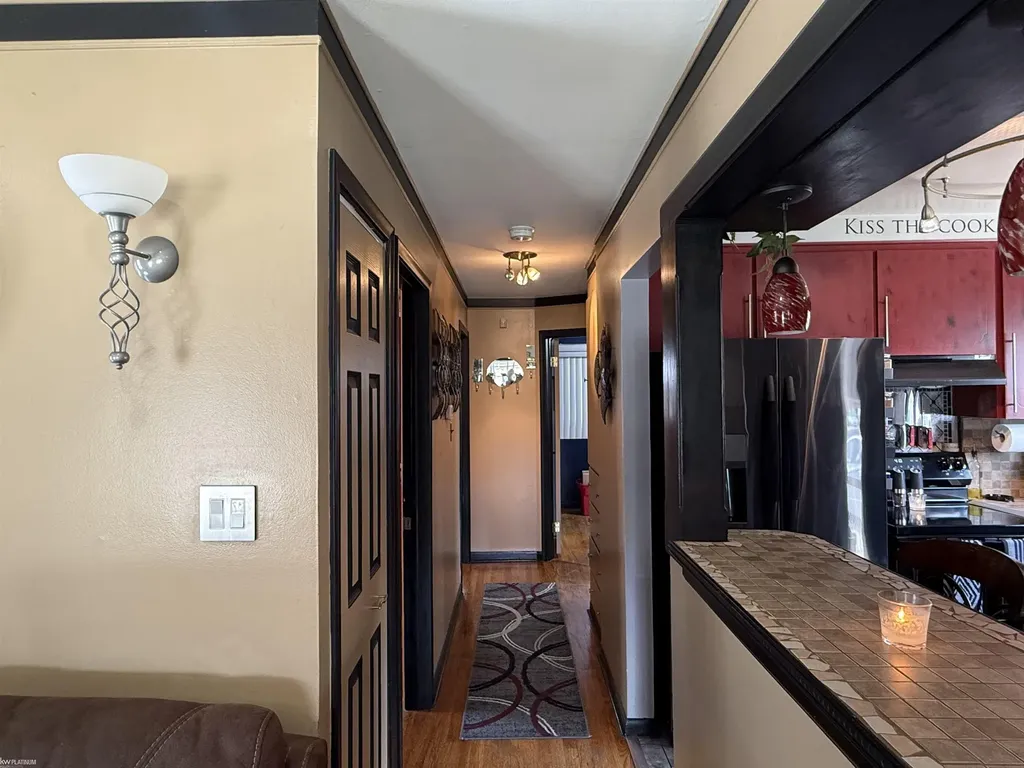 28460 Hollywood Street Roseville City MI 48066