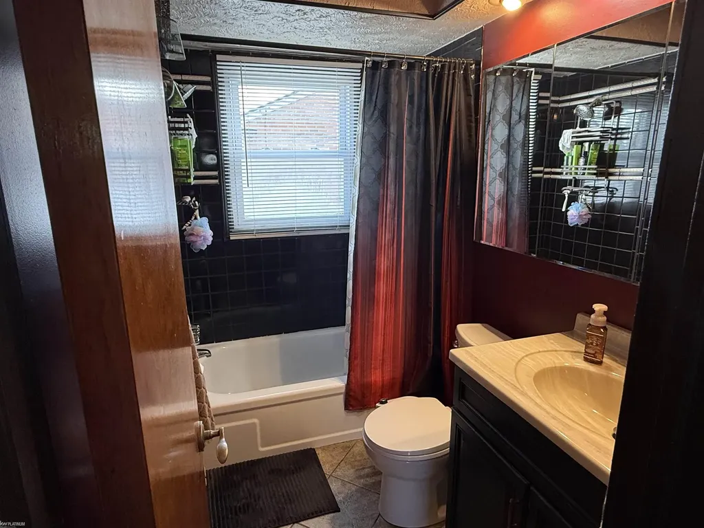28460 Hollywood Street Roseville City MI 48066