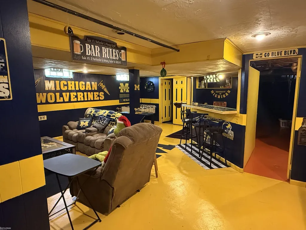 28460 Hollywood Street Roseville City MI 48066