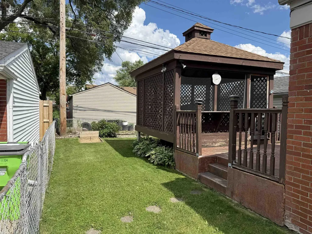 28460 Hollywood Street Roseville City MI 48066