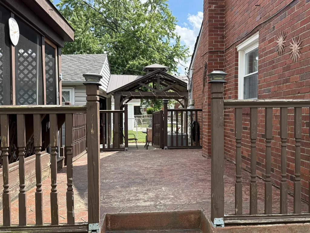 28460 Hollywood Street Roseville City MI 48066