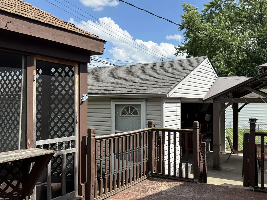 28460 Hollywood Street Roseville City MI 48066