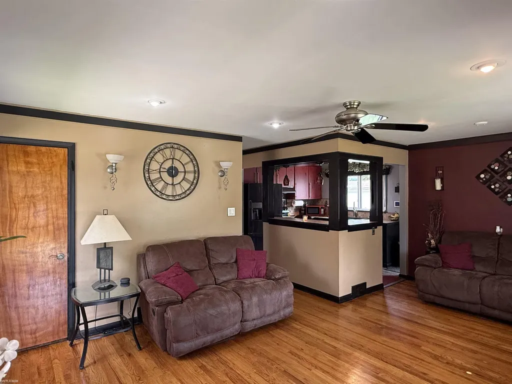 28460 Hollywood Street Roseville City MI 48066