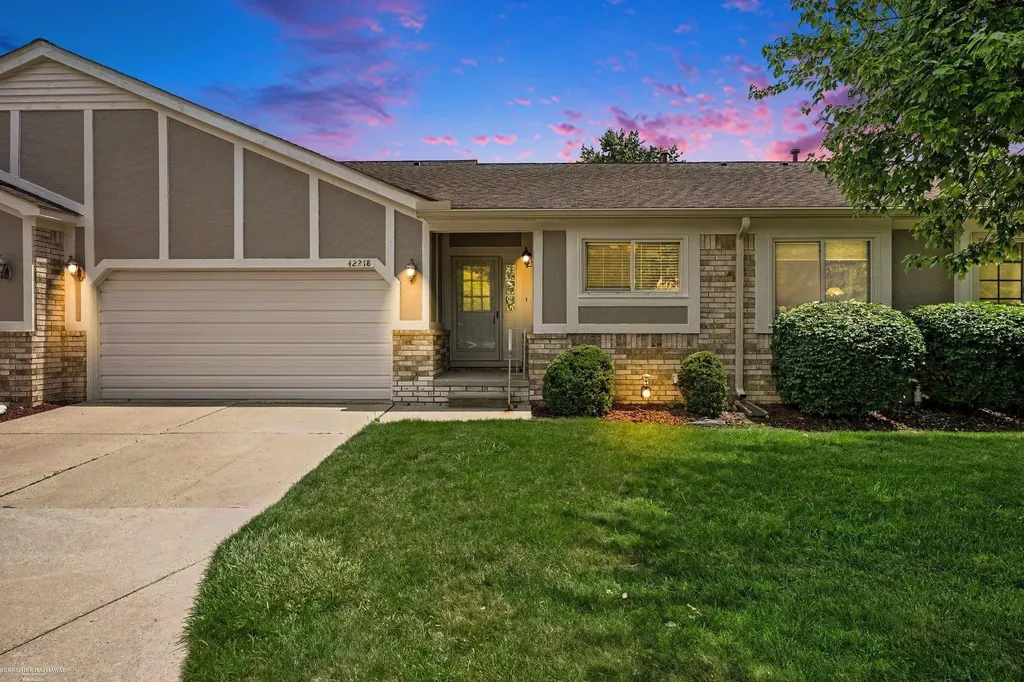 42278 Hidden Brook Drive Clinton Charter Township MI 48038