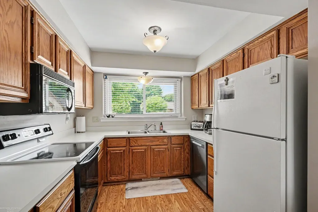 42278 Hidden Brook Drive Clinton Charter Township MI 48038