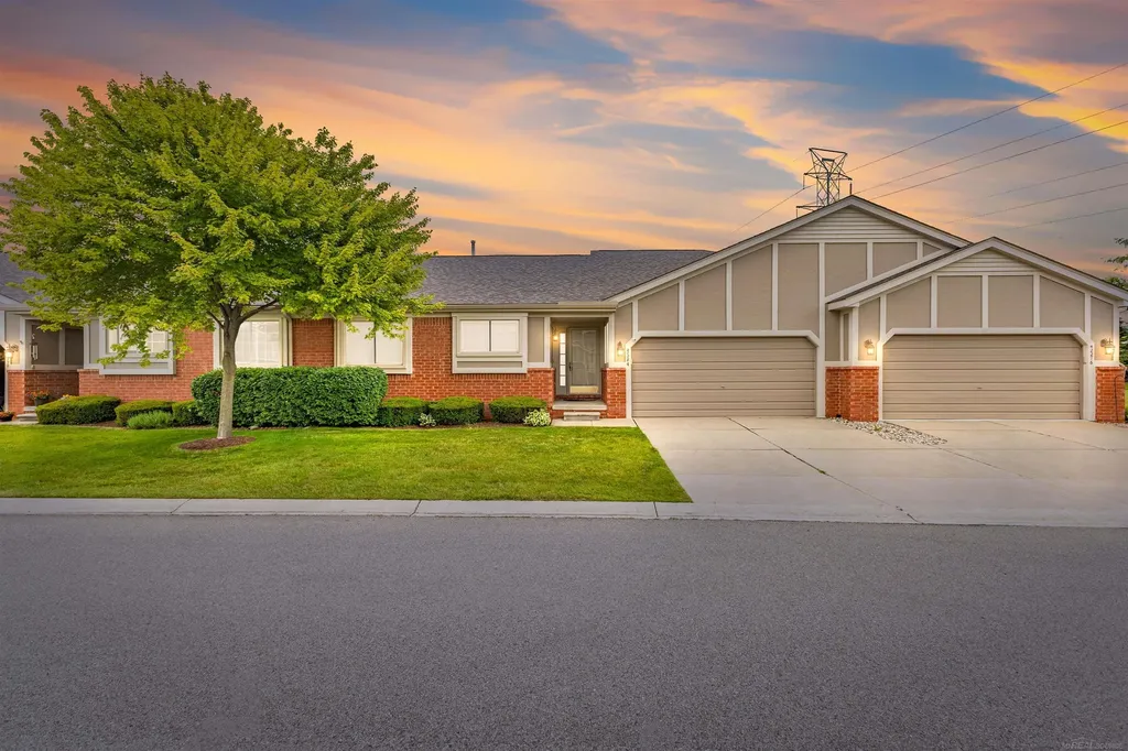 42284 Aspen Court Clinton Charter Township MI 48038
