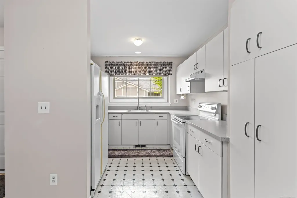 42284 Aspen Court Clinton Charter Township MI 48038