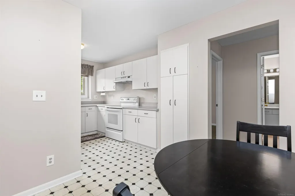 42284 Aspen Court Clinton Charter Township MI 48038