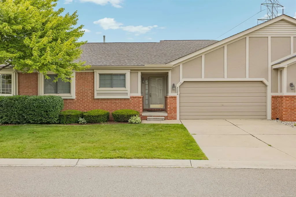 42284 Aspen Court Clinton Charter Township MI 48038
