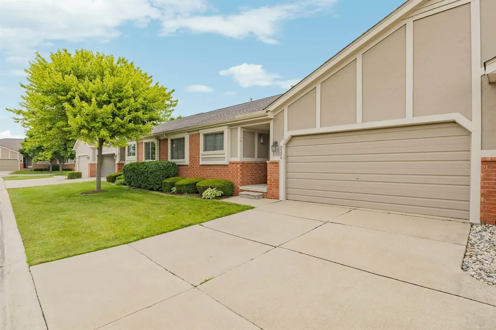 42284 Aspen Court Clinton Charter Township MI 48038