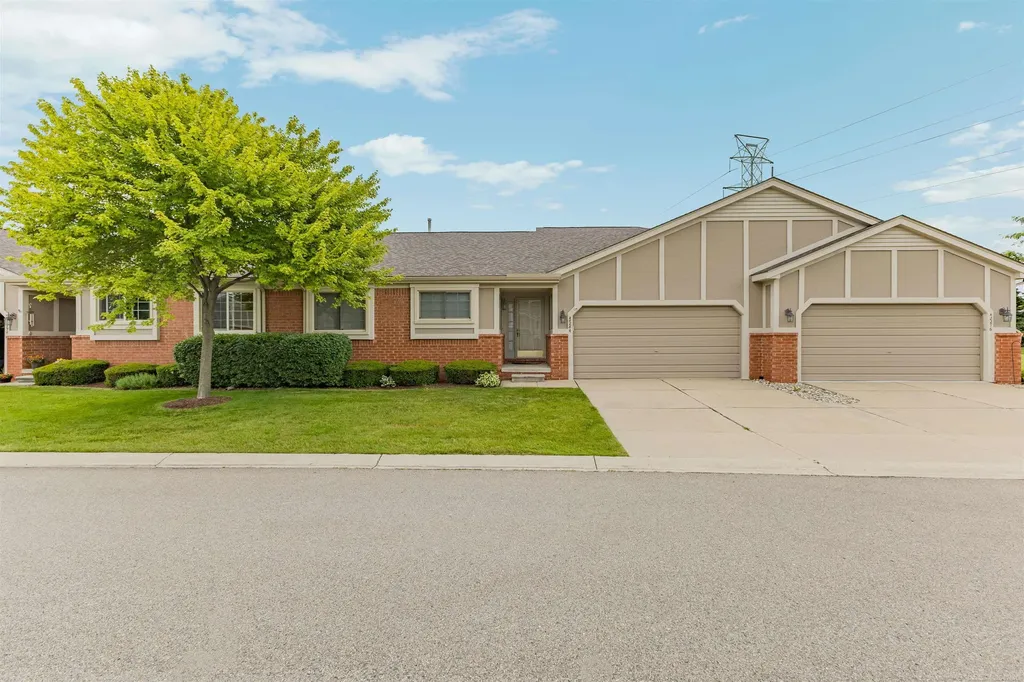 42284 Aspen Court Clinton Charter Township MI 48038