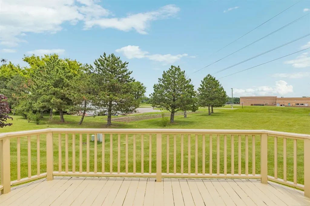 42284 Aspen Court Clinton Charter Township MI 48038