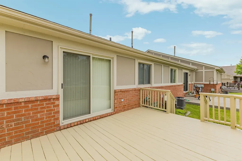 42284 Aspen Court Clinton Charter Township MI 48038