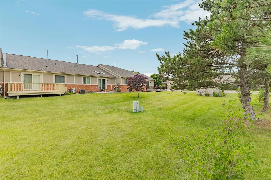 42284 Aspen Court Clinton Charter Township MI 48038