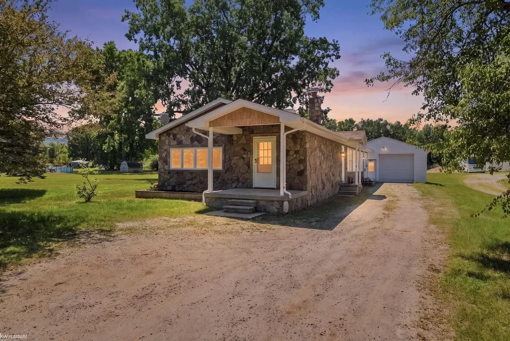 5469 Parker Road Fort Gratiot Charter Township MI 48059