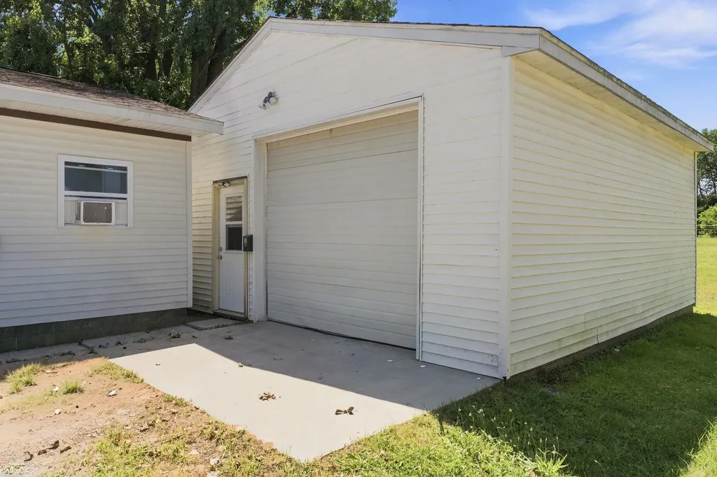 5469 Parker Road Fort Gratiot Charter Township MI 48059