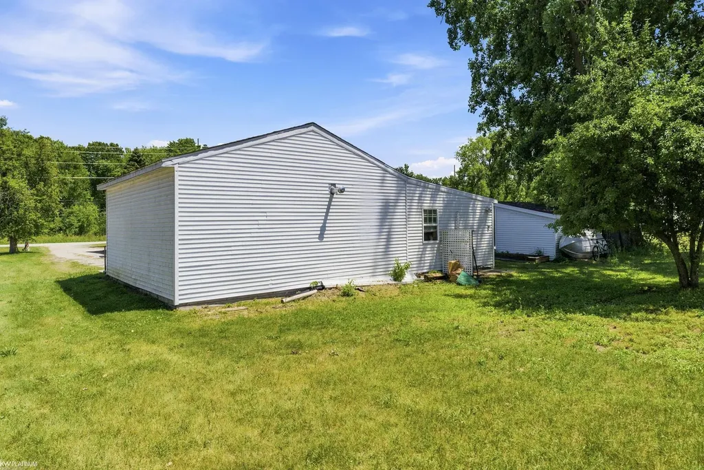 5469 Parker Road Fort Gratiot Charter Township MI 48059