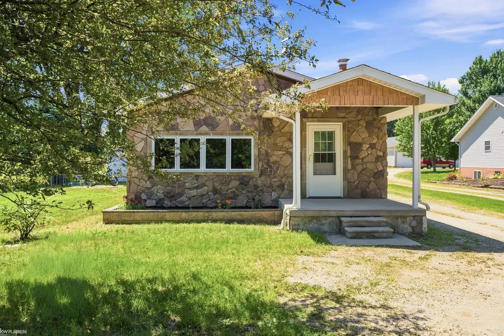 5469 Parker Road Fort Gratiot Charter Township MI 48059