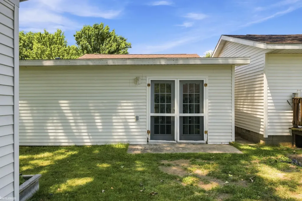 5469 Parker Road Fort Gratiot Charter Township MI 48059