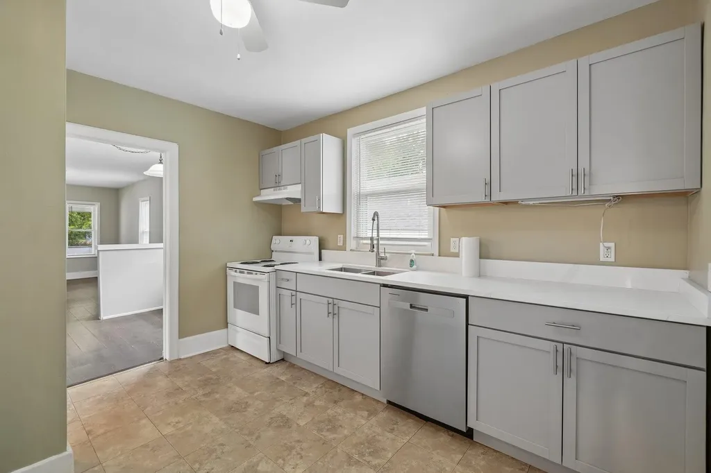 13 Myra Avenue Pontiac City MI 48341