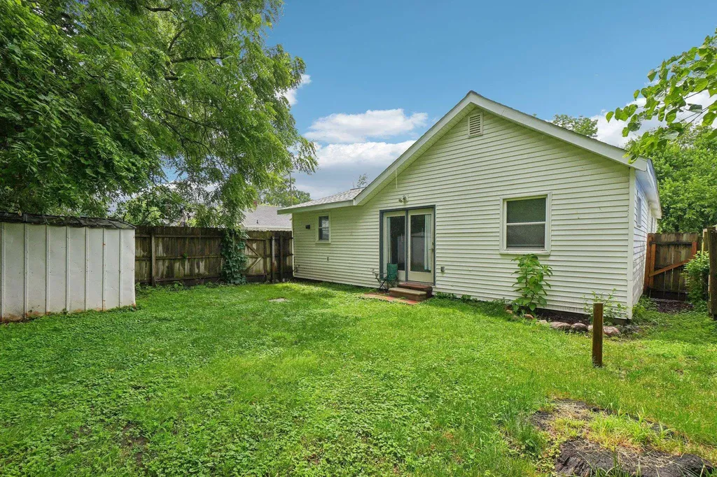 13 Myra Avenue Pontiac City MI 48341
