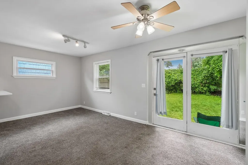 13 Myra Avenue Pontiac City MI 48341