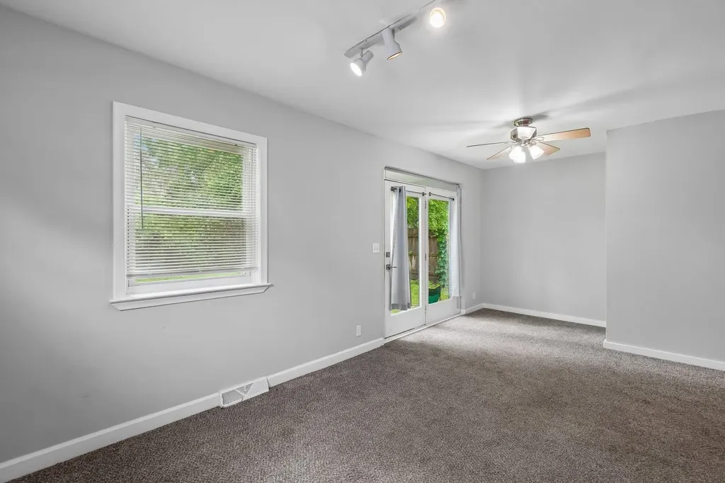 13 Myra Avenue Pontiac City MI 48341