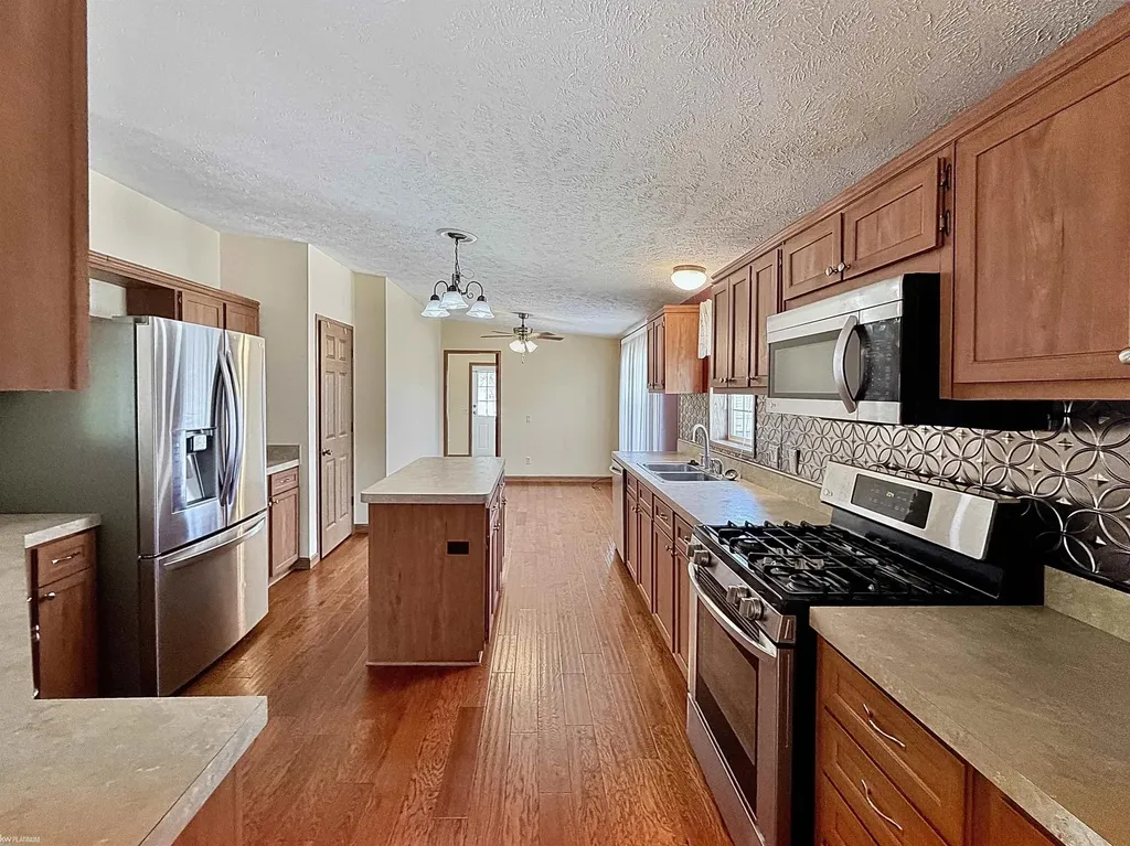 37037 Millstone Trail Lenox Township MI 48048